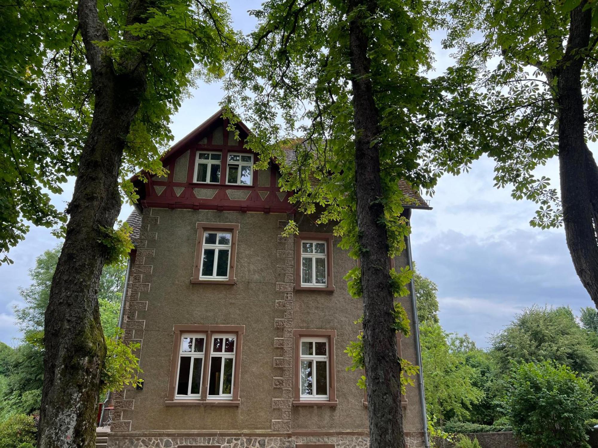 L' Extravagante Im Garten Von Schloss Schmidtheim Exterior photo